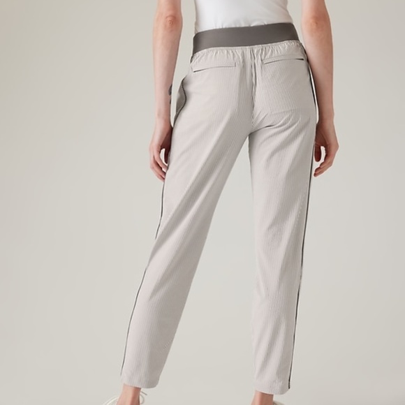 Athleta BROOKLYN MID RISE ANKLE PANT - Size 8 - Picture 3 of 4